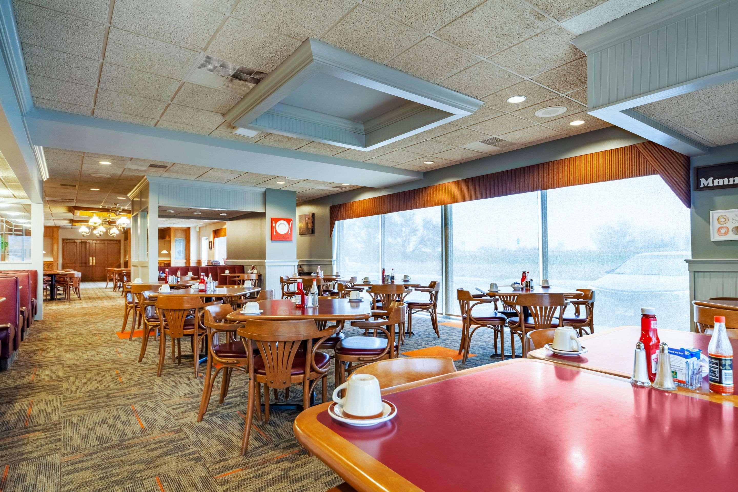 Quality Inn And Conference Center I-80 Grand Island Doniphan Exterior photo
